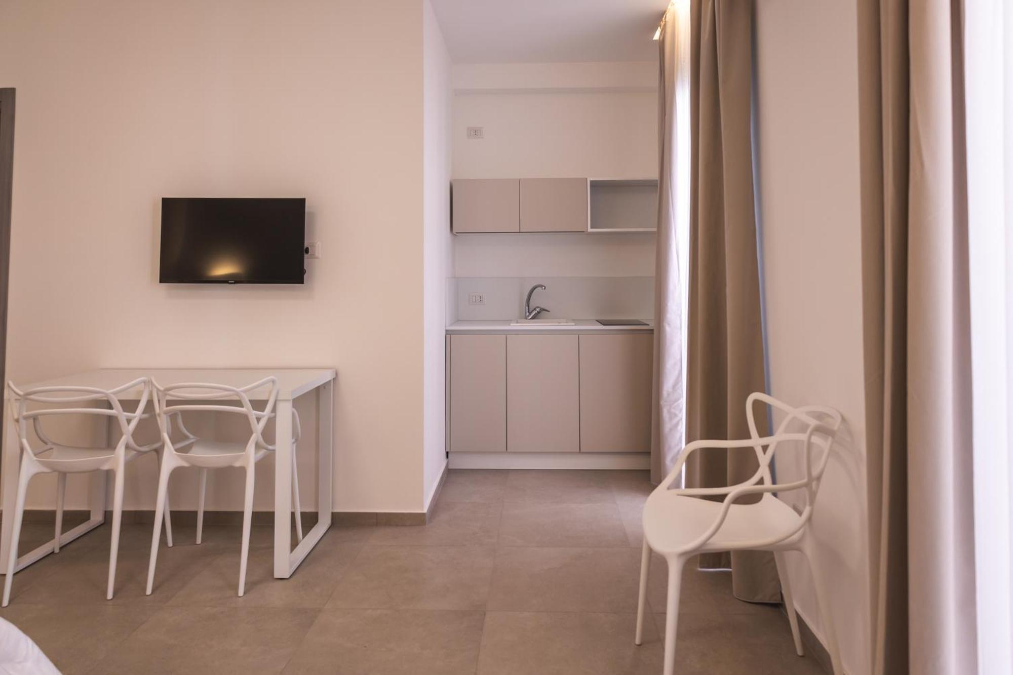 Atena Room 勒托阳尼 外观 照片